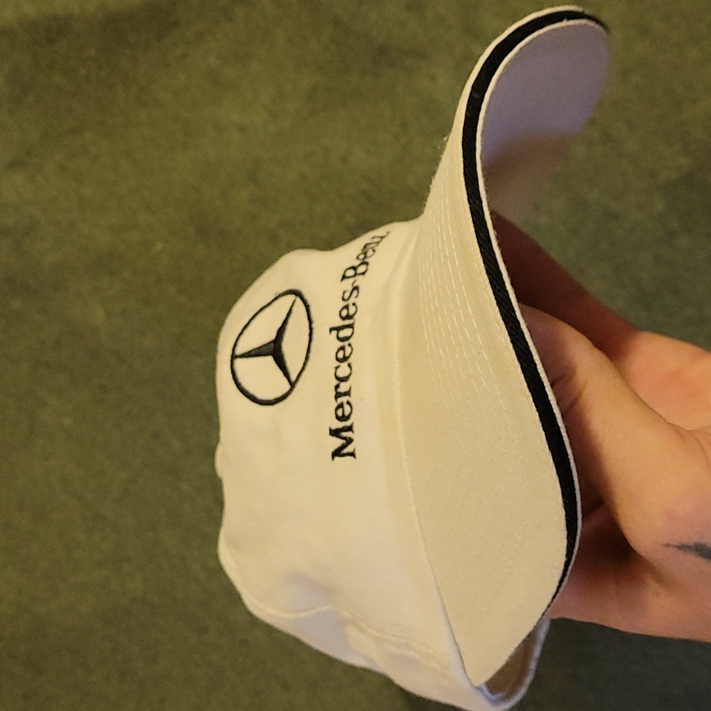 Mercedes-Benz dad hat